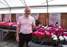 Bart Kuijer of Varinova at Headstart Nursery. He is holding Merita Red. Soon Syngenta will sell their varieties in the North American market.